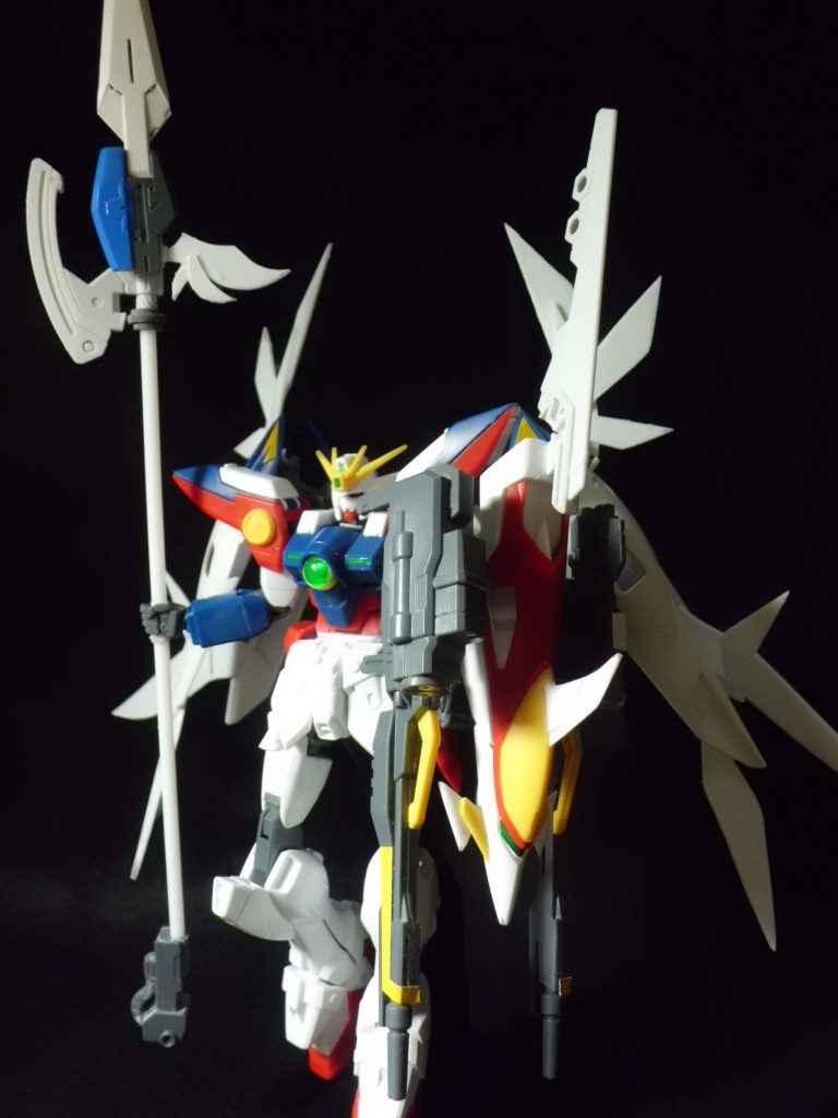 工作途中。
ランスのデザインは最初違いました。
本決まりのランスは先端が1/100エクシアのブレイド、
ウイング部と槍斧部、ビーム砲部にプラ板とアームアームズのパーツを使用。