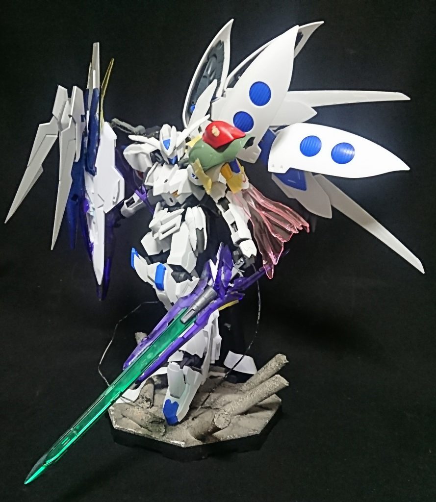 左右非対称の機体を作ってみたいと思い、クアンタをイメージしました。