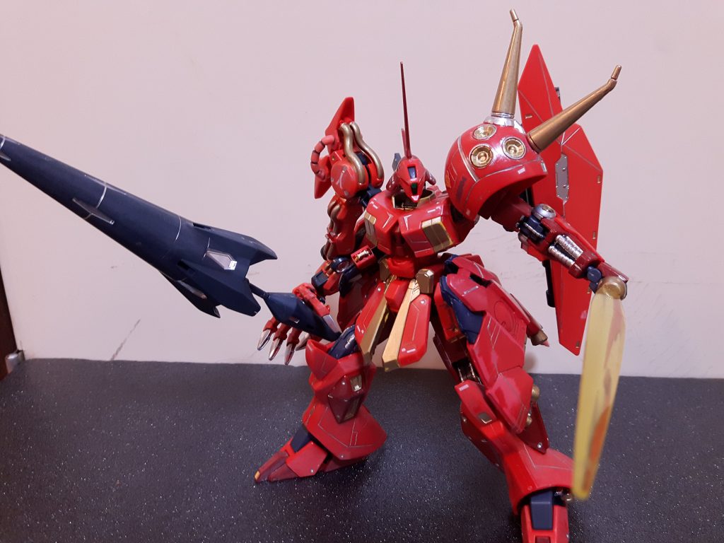 色々ミキシング。全体をヤスリがけしてからシルバーを塗ってまたヤスリかけてくすんだ赤になるようにしてみたんですが…あまり変わらないですね(笑)