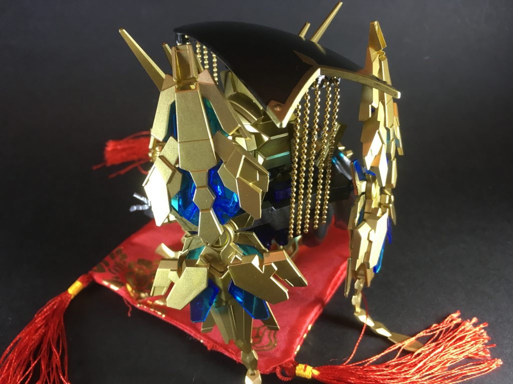 「西方の強国・秦の王。
軍政革新により天下最強の大軍を興して六国を滅ぼし、五百年続いた大乱世・春秋戦国時代を終わらせ中華全土を統一!
諸王を統べる超越者、皇帝の座を創始した。