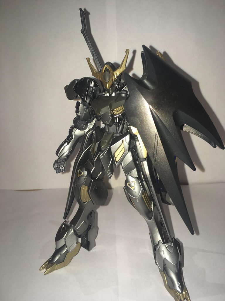 ガンダムバルバトスルプスマギア、マギアの名の通り魔法使いイメージの機体です。ルプスの性能をベースに近接で嫌がらせを繰り返す。