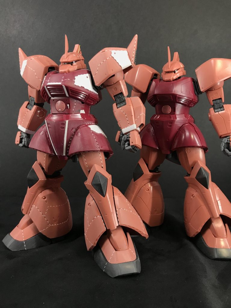 スジボリを追加し、さらにプラ板チップを埋め込んで破線ラインにしました。