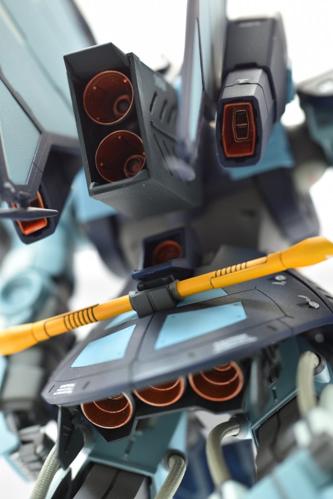 背面バーニアアップ。スカート裏バーニアは、カバーとフィンを追加してます。