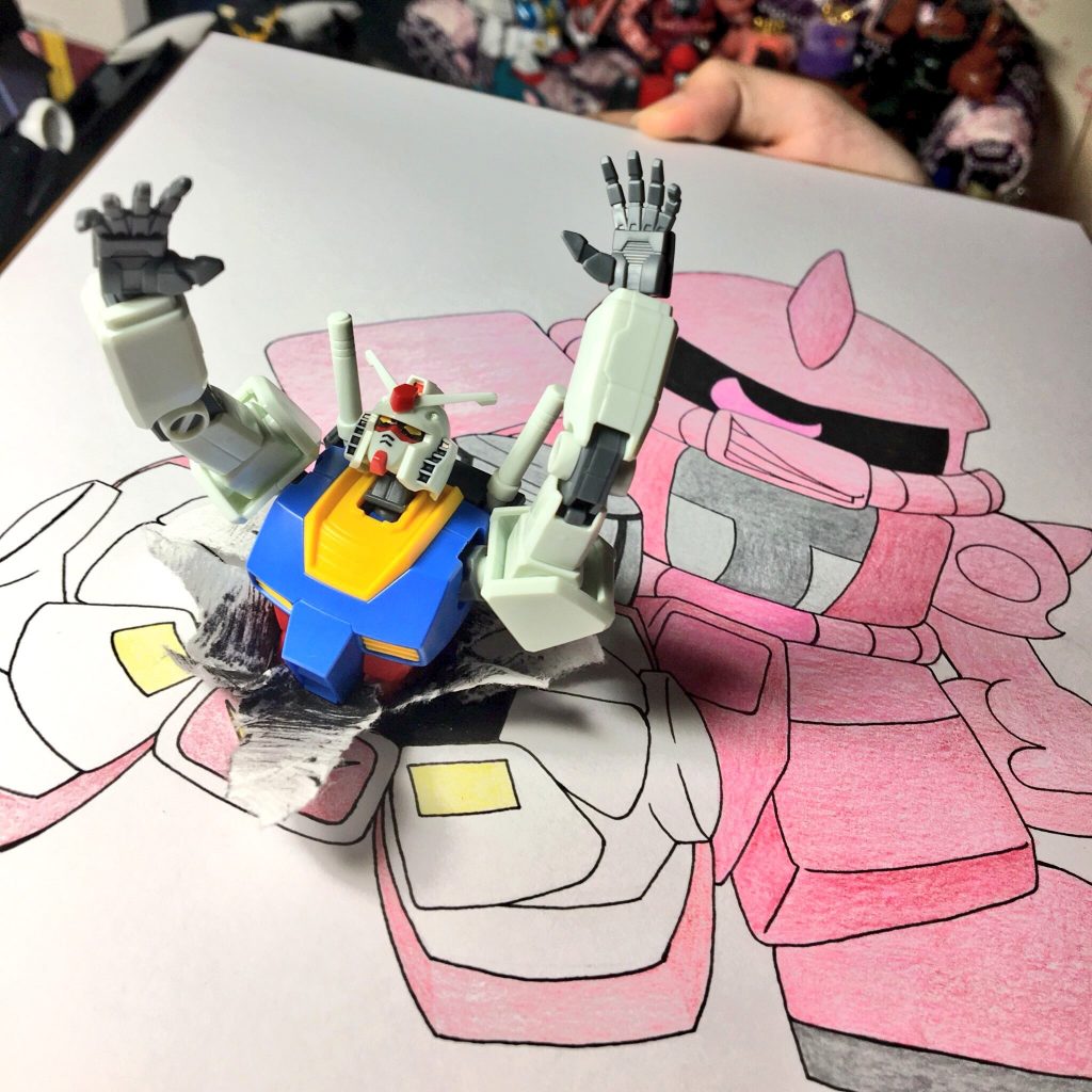 シャアザクくんに蹴り飛ばされて飛び出して来た感じです。