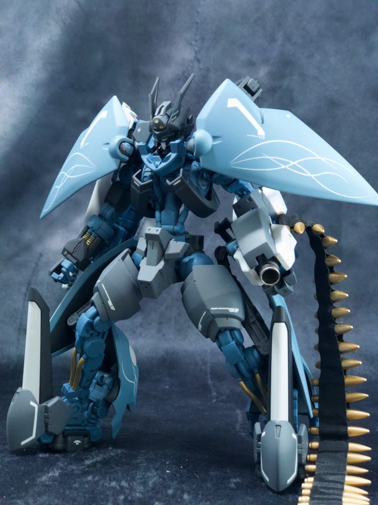 はい続いてガンダム銃魔です。
ちょっとムリヤリですが「ガンマ」と読みます。同音異字とか知らない。

モチーフはスナイパー。外套付けて隠れ潜むやつ。
でも持っている得物は忍ぶ気ゼロなのはいかがなものかと今更思う。
