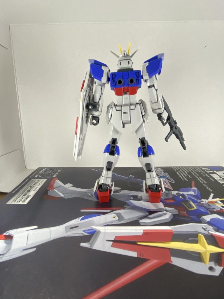 モールドを起こし拭き取りタイプの墨入れペンを使い墨入れしています