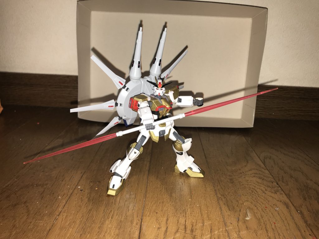 ビームサーベル「ZGMF-X666S レジェンドガンダム」と同形状のものであり、2基の柄尻で連結した「アンビデクストラス・ハルバード」での使用も可能。1基だけでも出力が極めて高く、ナノラミネートアーマーをも溶断するほど。