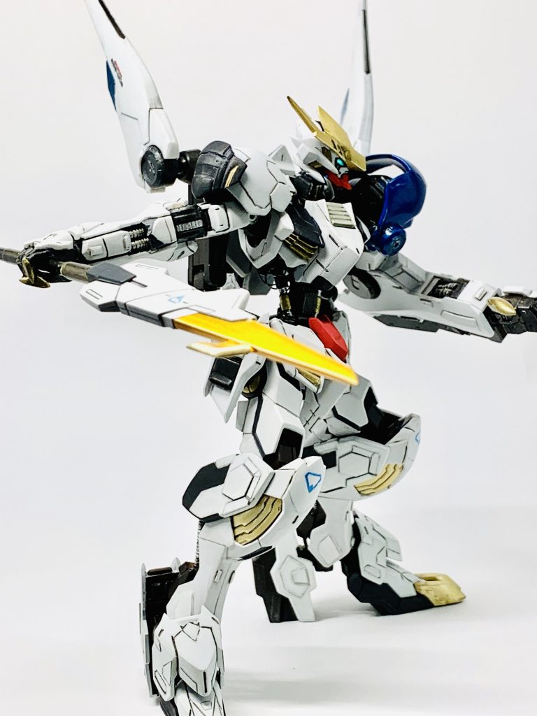 この場合、テイルブレードはグリップを装着し、スマートメイス風に使用。