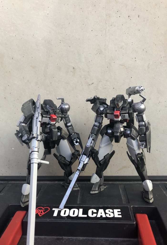 実は製作自体は半年以上前から初めていたのですが、友達と一緒に作業できる日を見つけて少しずつ作業を進めていたら時間がかかってしまいました💦自分は1号機、友達は2号機です。
全塗装未経験の友達のために缶スプレーとガンマカエアブラシでお手軽全塗装しました。そのうち友達のアカウントでも投稿されるはずなのでそちらもよろしくお願いします。