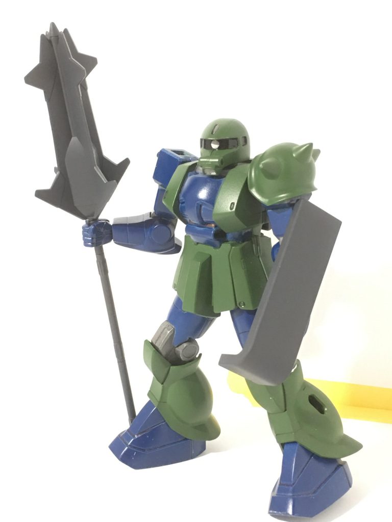 シールドは裏のダボ穴にジャンクパーツをはめ込みで手持ちにもできました。
スパイクは、あくまで手軽さを優先したので付けませんでした。全体的に加工は無し。