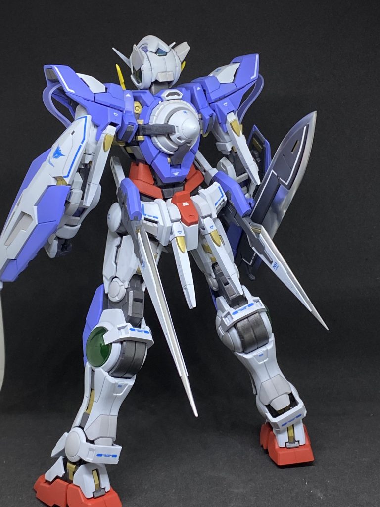 全体的に金色を入れ、専用のデカールを使用。