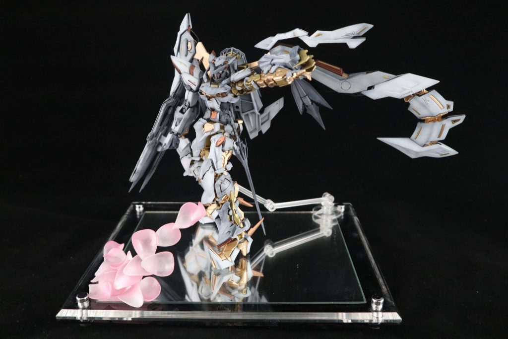 これ店頭に出すやつ。
こんな感じで持ってく予定です。
台座はフォトフレームに鏡挟んでます。
ポーズは作中いいの無かったのでフェニーチェのパクリ。