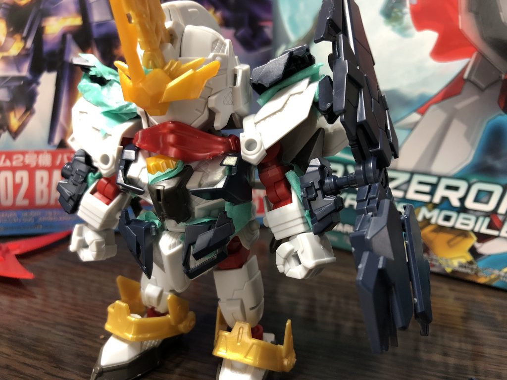 ここに必要なパーツをとりあえずマスキングしてそこから接着