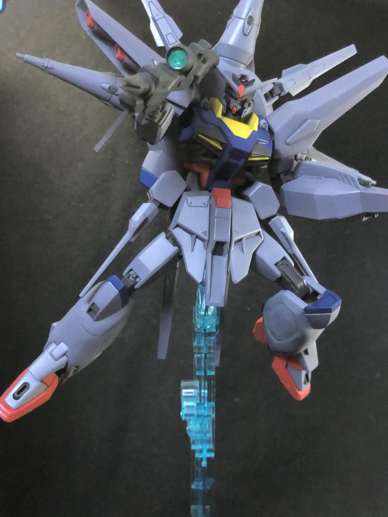 主役機みたいなポージング