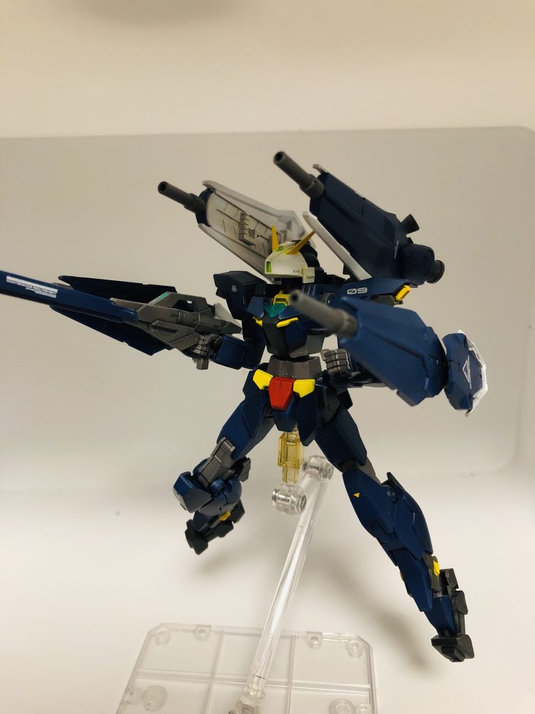 ## フル・ファイア！！
　
　機体の全火器を前面へと集中させて放つ砲撃。頭部センサーユニットの効果もあり、命中率も高い。唯一の問題はエネルギー消費であるとか……