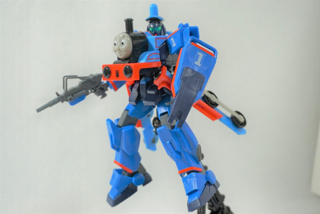 モードシンカリオン(ヒト型ロボ)に変形します。