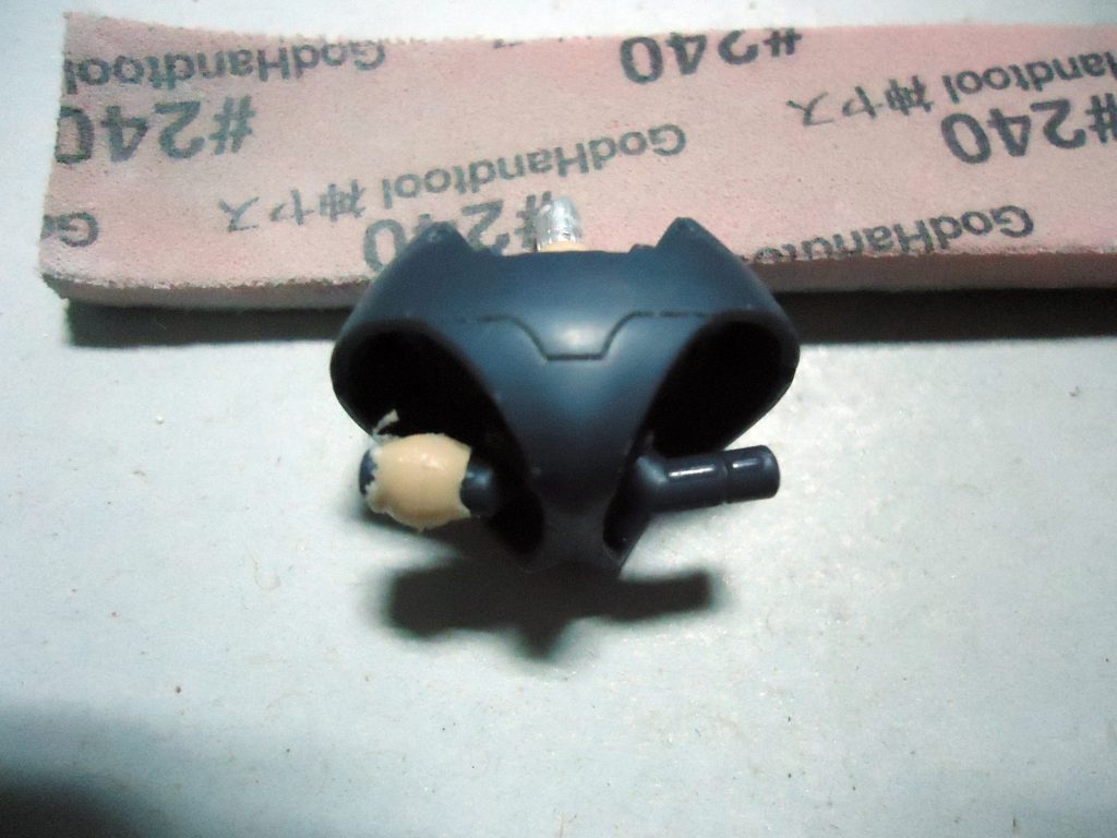 腰、股関節をボールジョイントに変更して可動範囲をアップしています。