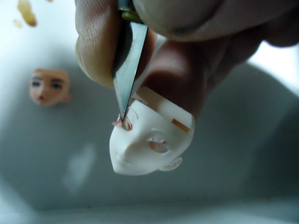 まつ毛が厚く感じたので、ギリギリまで削り込んでいます。