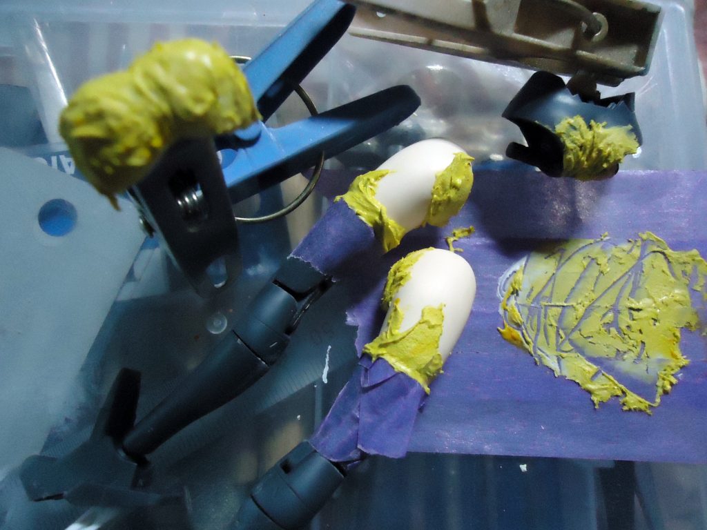 太腿はフィギュアライズのアスナさんの余剰パーツに変更&&ポリパテで5mm延長、胸とお尻回りもボリュームアップ!