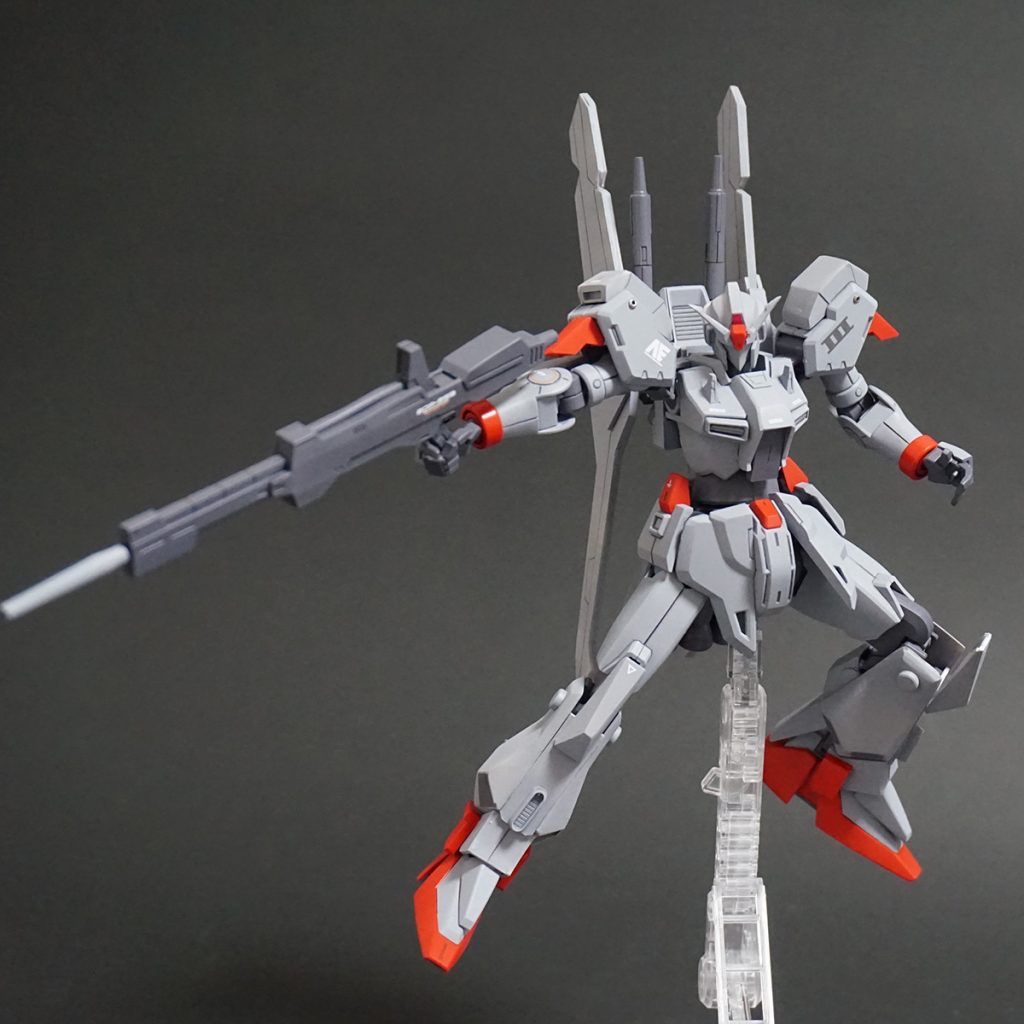 ビームライフルを構えて