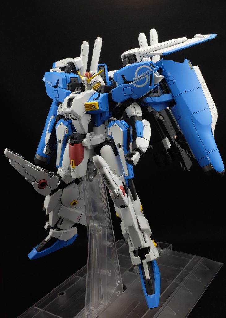 10年以上前(!)にSガンダムを素組みしてA・Bパーツの変形機構に感動していましたが、去年Ex-Sが再度発売されたので作ってみました。もそもそと微改造していましたが一向に終わらないのでとりあえず完成させてしまいました。
Gクルーザーへ変形させる気がなかったので手足延長しています。