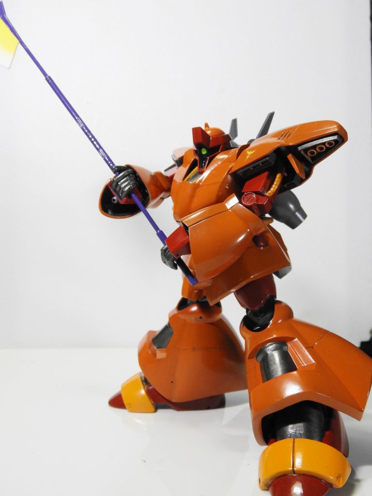 武器も銃やバズーカなどなくシンプルです。