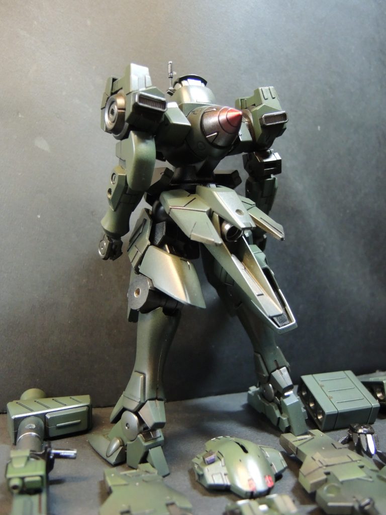 使い難度は高いですが、推進バーニアは肩部に設置によって。
機動力も上がっている