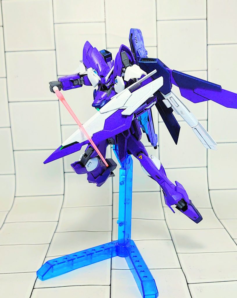 ビームサーベル
バスターライフルカスタムとは別にシールドに装備したサーベル。
本来はシールド内部に装備してますが、HGでは無理なのでシールド上部に装備させてます。