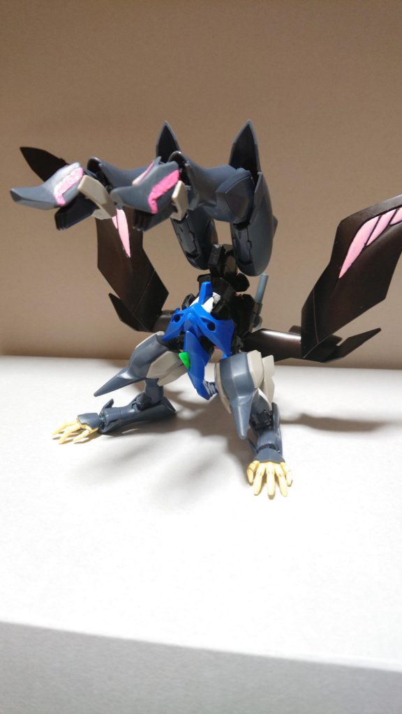 モチーフと同じくビーストモードに変形可能。