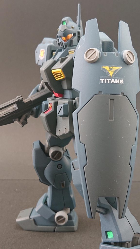 デカールは付属のモノを使用。やはり余白が目立ってしまいますね😆