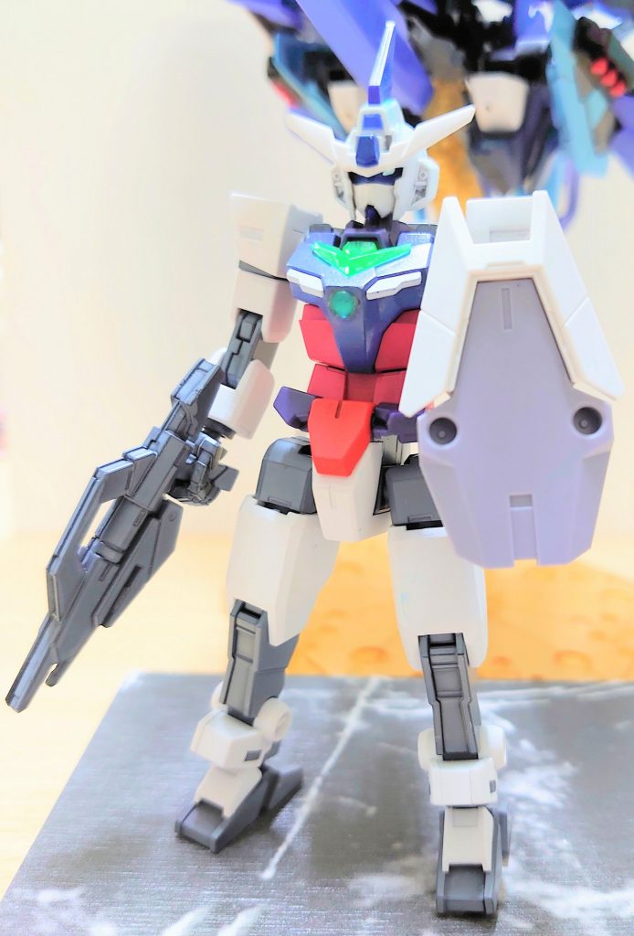 コアガンダムは頭部にトサカ、ヒゲを無くしマスク型に改造
胸部にネオジム磁石を埋めてその上にレンズを埋め込んでいます