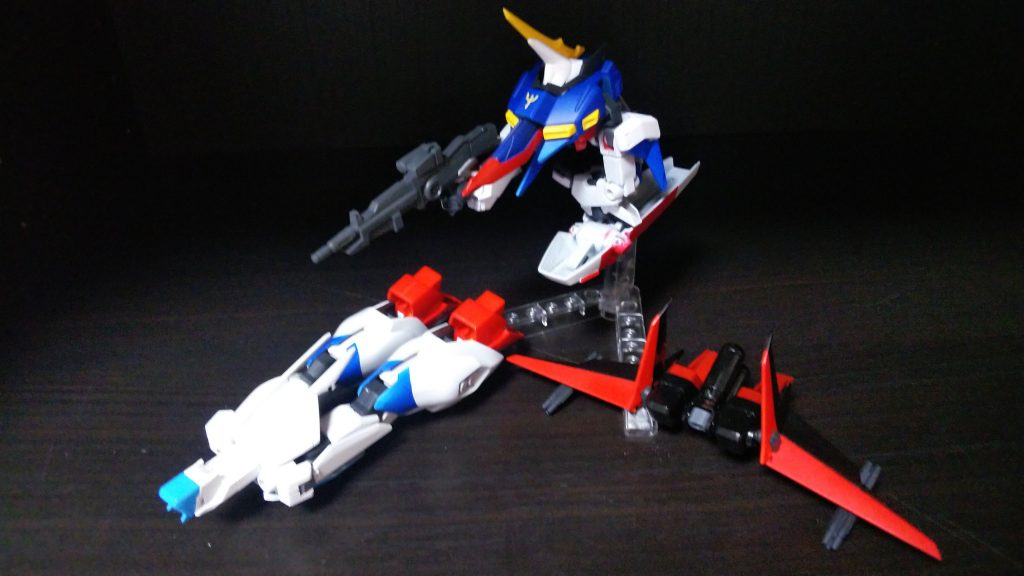 変形こそできるものの何故かコアスプレンダーだけ付属しません。
また、色分けは非常に甘くシールもろくにつかないどころか何故か成型色がオレンジ主体になっているので塗装前提と言ったところです。
幾ら18年前のキットとはいえ設計者はフォースインパルスガンダムを作ろうという気があったのか些か疑問に感じます。