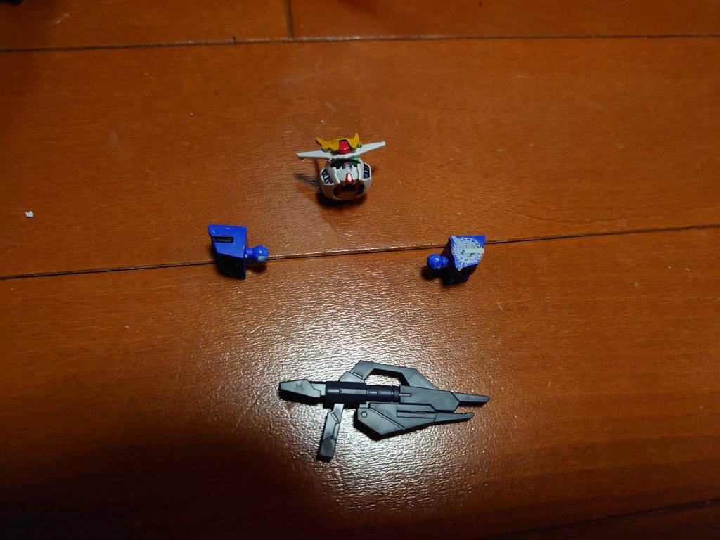 オマケ  コアガンダムのものも塗装したため、コアガンダムにもできます(結構頭のボールジョイントが、ギチギチゆうので付けてはいません。)