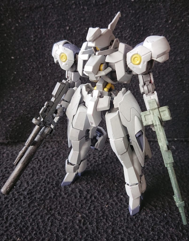 カラーリングはホワイトとシルバーを混ぜたもので、白銀になるかと塗ってみたのですが、思ったより灰色っぽくなりました。名前はここから付けました。