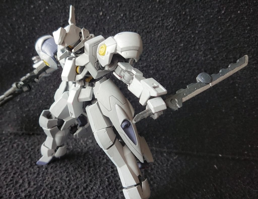 コンバットナイフキマリスから拝借、普段は右腕にマウントされてます。