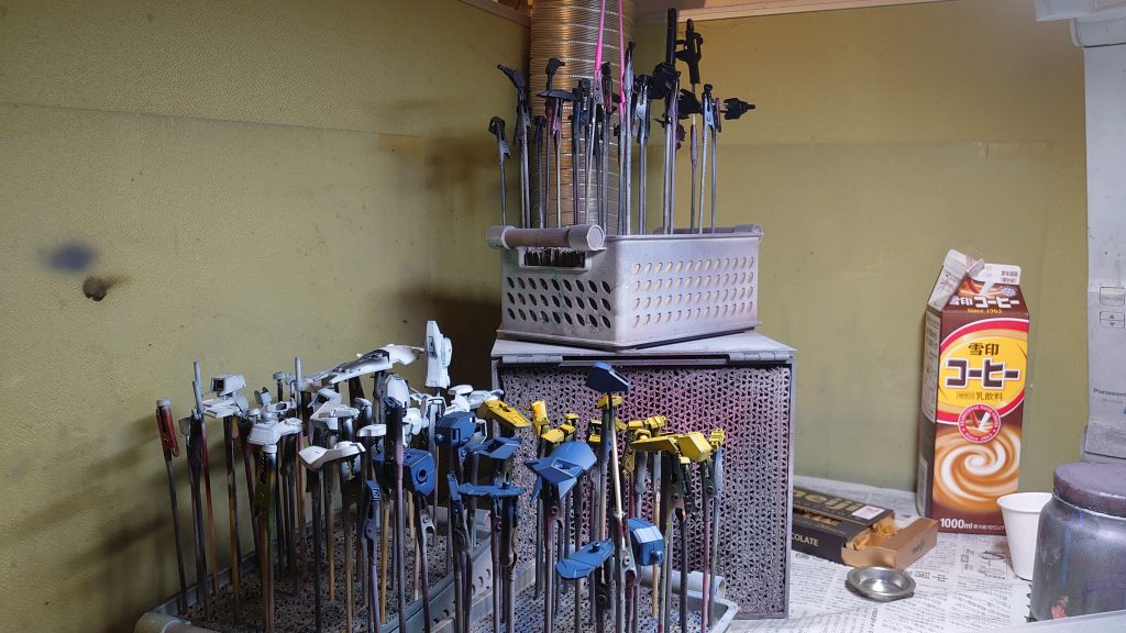 青→マーズディープブルー＋プラハムブルー＋レッド少量＋黒少量
黒→黒サフ＋メカサフヘビィ＋ガイア ウルトラブルー