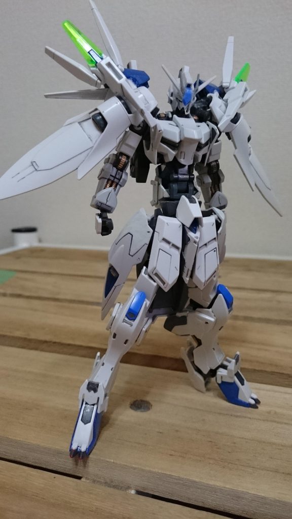 元は前に投稿したこれです
肩が一番気に入ってましたが同時にブンドドの障害でもあったので組み換えることに