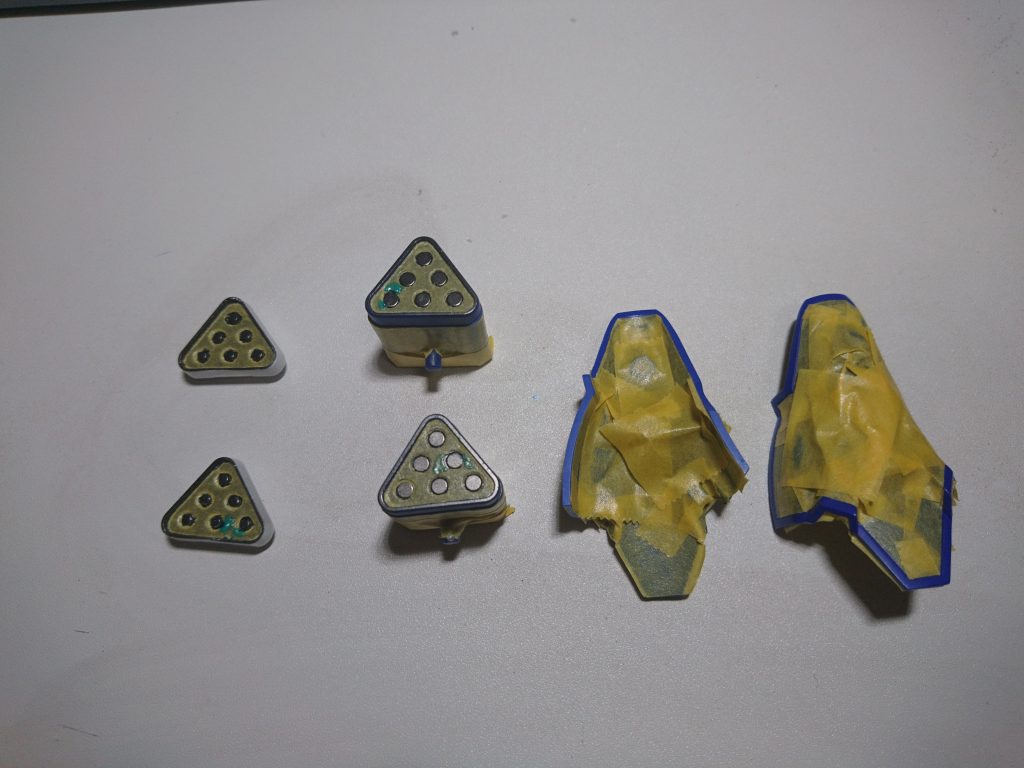 ミサイルポッドの丸クリ抜きは大変でした