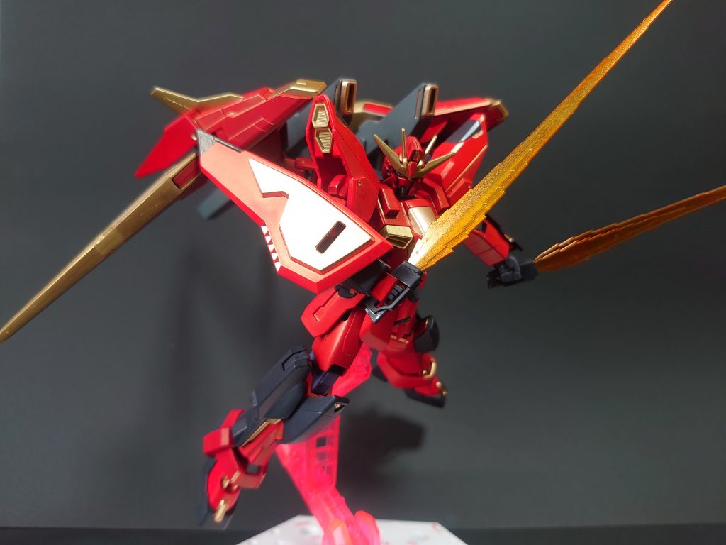 ビームサーベルとシールドで距離を詰める！
ドラグーンも飛んでくる！