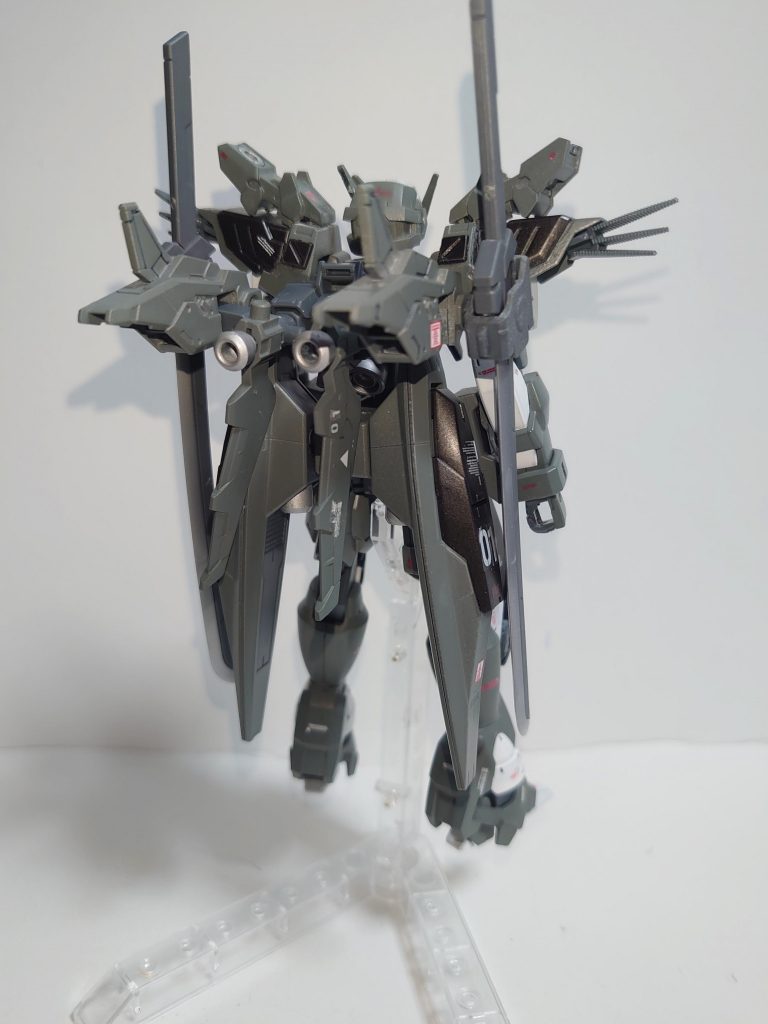 背面も２号機と同様です。
バックパックは近接格闘仕様と同じスーパーバーニアを下にした配置になっています。