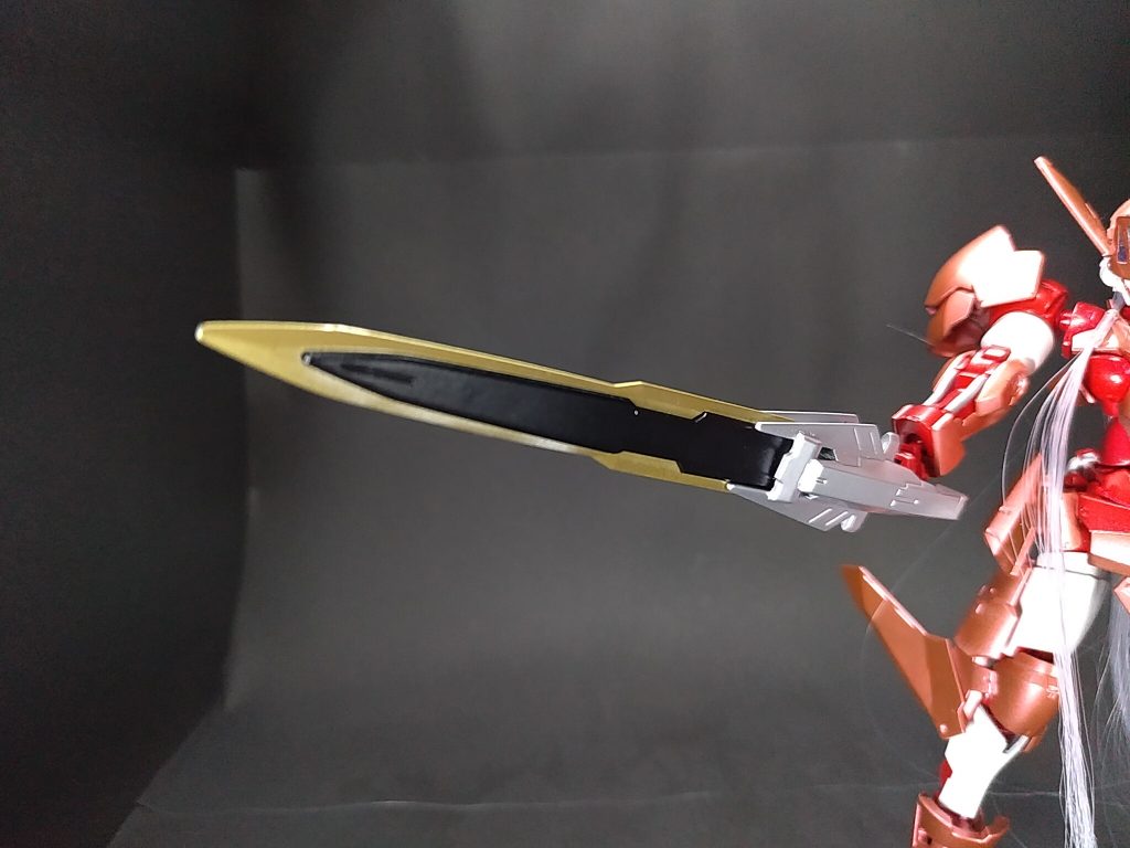 武器1ヴァルキリーソード刃部分にグリムゲルデのヴァルキュリアブレードと同じ素材を使った両刃剣。刀身はエクシアリペアIIのGNソード改、ジュリアンソードの基部で挟んでます。柄はヴァルキュリアブレードの物を使ってます。