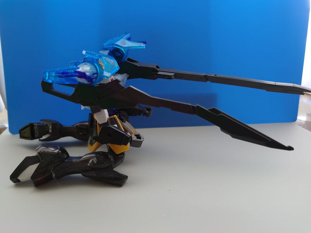 大型ロングライフルを装着してるため、遠距離の敵にも対応。