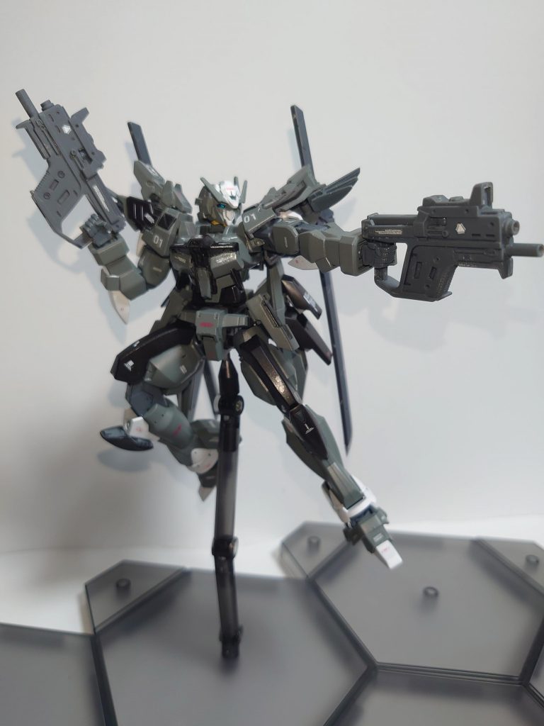 *・突撃砲*
接近戦時の取り回しを重視した実弾銃。
下部のマシンガンと上部の滑腔砲で構成されている。