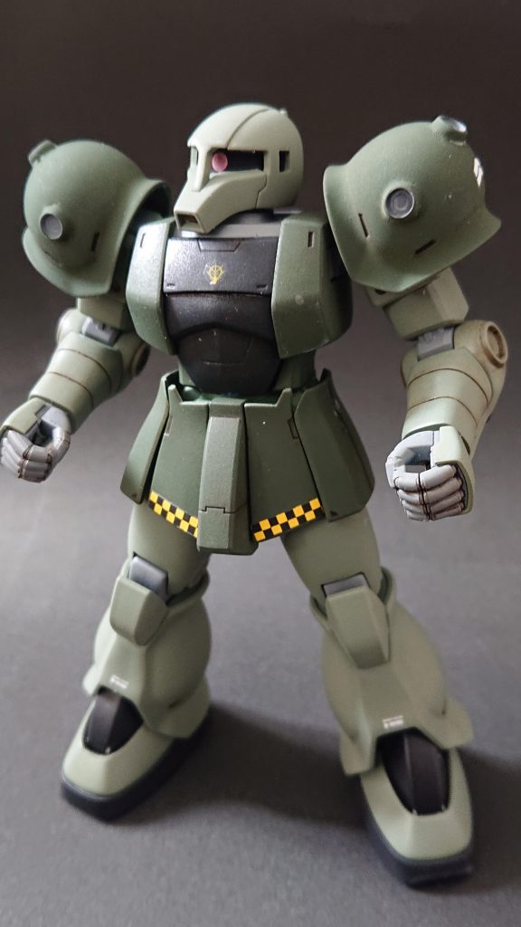 塗装はアクリジョンです。
頭部、腕、脚はNo.62明灰緑色
胴体、両肩は No.60濃緑色
未熟者なので調色はしていません。