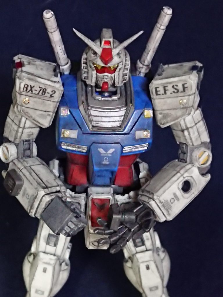 持っているのが穴を隠すパーツ。