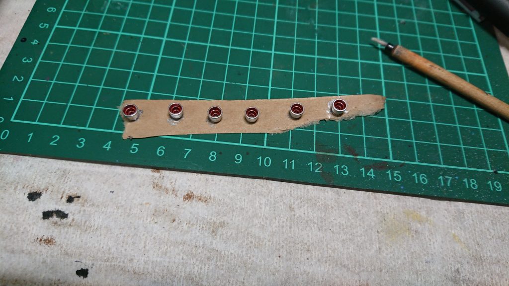 バーニア部分はガンダムマーカーで塗り分けました。