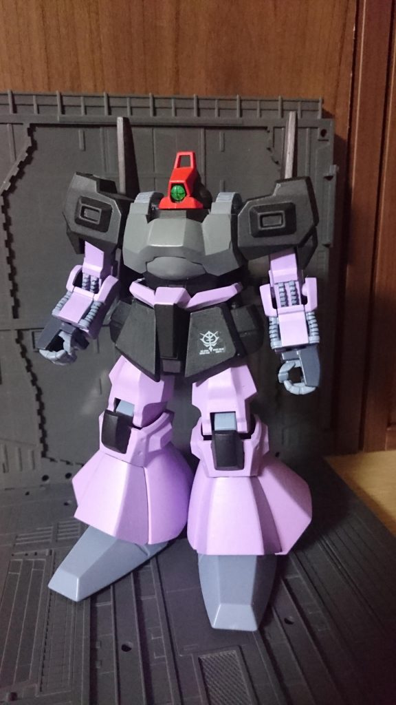 ジオンデカール付けてます