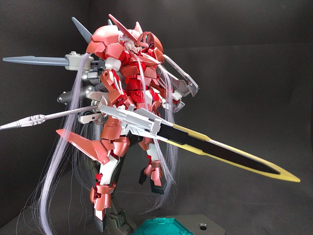 「もし、GBNをプレイするなら」の2機目、完成しました～(≧∇≦)北欧神話を元にした楽劇「ニーベルングの指環」に登場するブリュンヒルデがモチーフです。カラーリングは装甲を、彼女を守り、最後には神々の黄昏の元となる「ローゲの炎」をイメージしたメタリックレッド、フレームはレッドフレームの改造機なので赤にしました。赤くなりすぎないように二の腕や太もも等を白くしてます。主な使用キットはHG　アストレイ レッドフレーム(フライトユニット装備)HG　グリムゲルデHG　ヘルムヴィーゲ･リンカーHG　レギンレイズ ジュリアHG　グレイズリッター