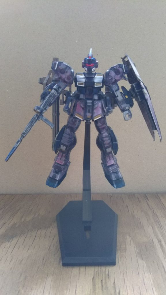 正面。裏から前回製作のライトニングZガンダムので使ったクリアカラーをエアブラシで吹き付け。