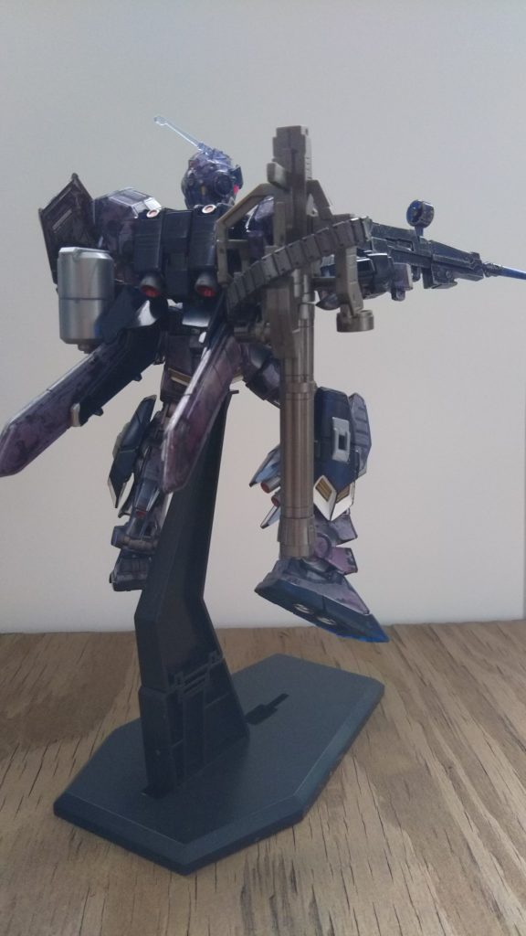 後ろ。空間戦仕様の売りのガトリングガン。給弾ベルトの取り回しに苦労しました。切れるかと思ってヒヤヒヤ。